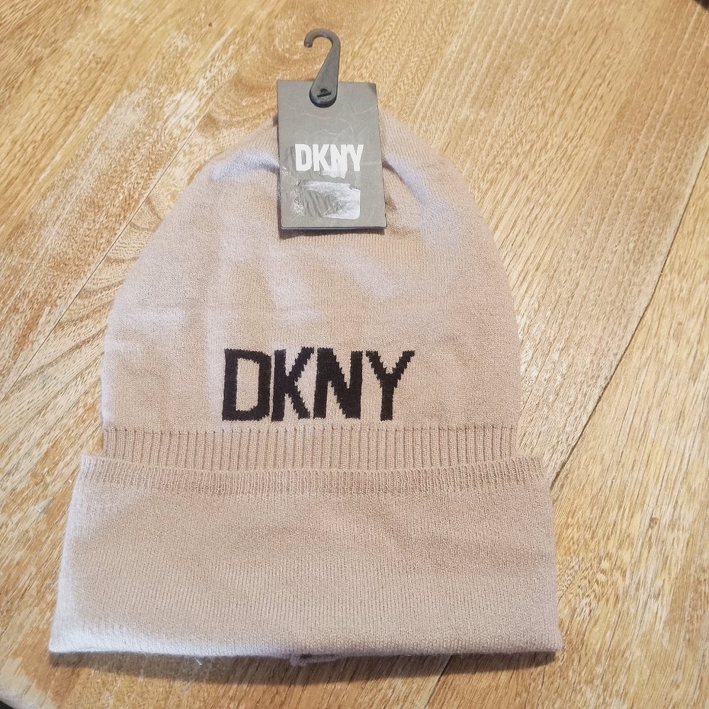 DKNY Tan Knit Beanie NWT One Size Stretch